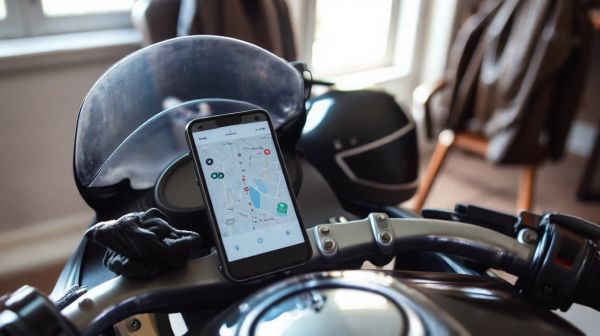 Meilleures manières de sécuriser votre moto avec un tracker gratuit